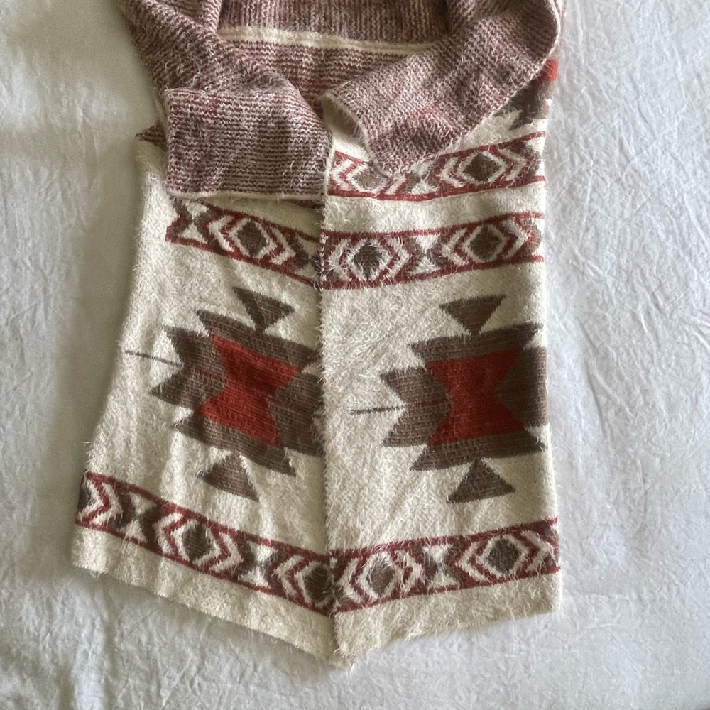 Cozy Patterned Sweater in Cream and Brown